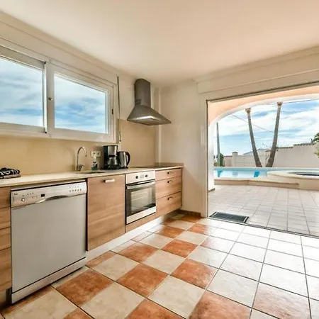 Villa Wonderful In Near The Sea